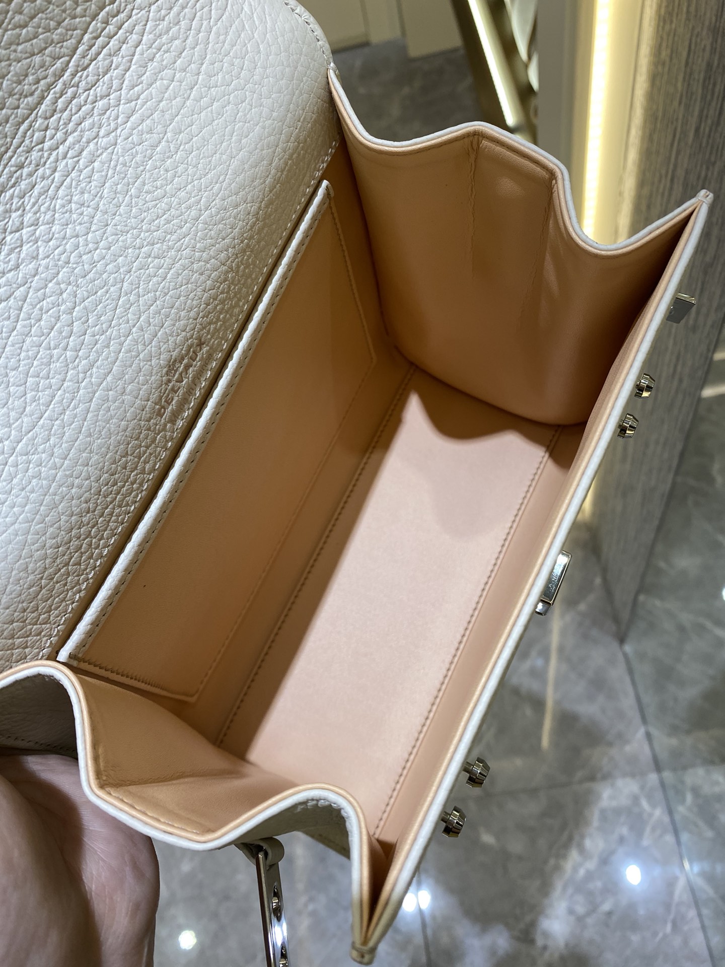 델보 톰페뜨 PM 토트백